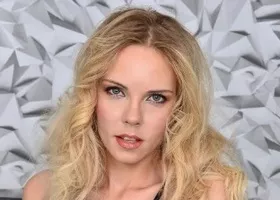 Florane Russell