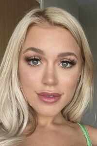 Elle Brooke